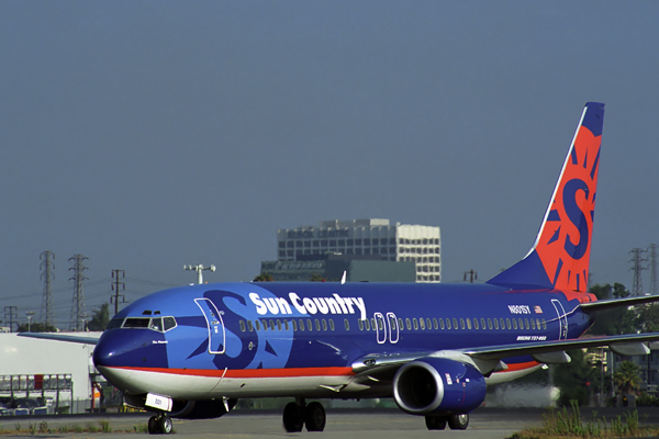 SUN COUNTRY BOEING 737 800 LAX RF 1628 6.jpg