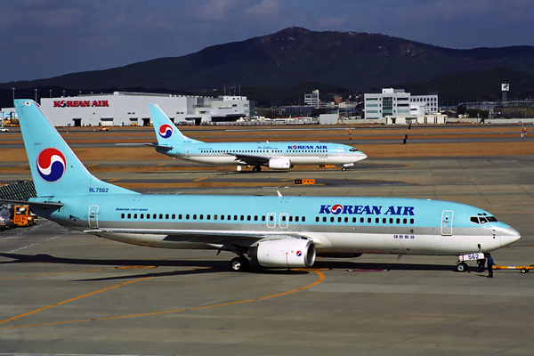 KOREAN AIR BOEING 737 800 ICN RF 1685 18.jpg