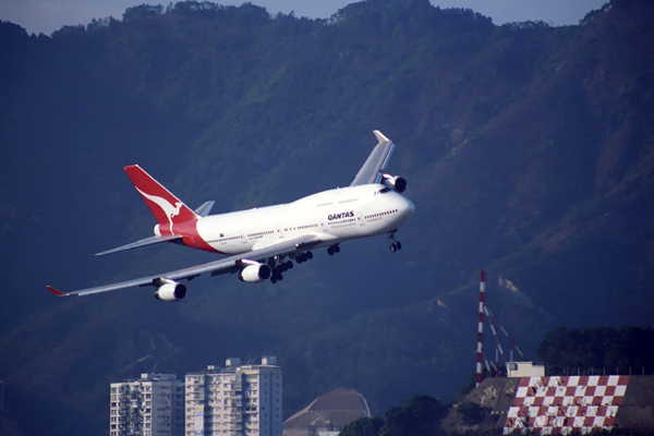 QANTAS BOEING 747 400 HKG RF 1113 20.jpg