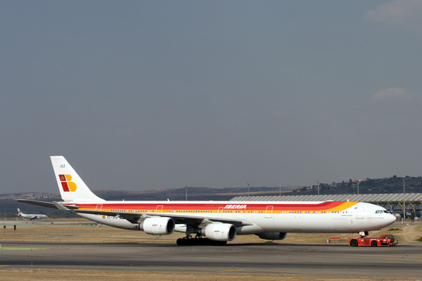 IBERIA AIRBUS A340 600 MAD RF IMG_2619.jpg