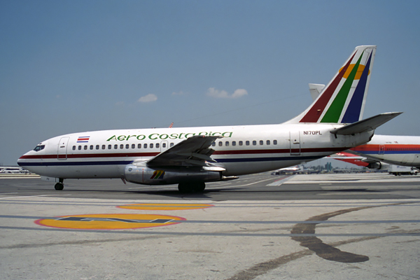 AERO COSTA RICA BOEING 737 200 MIA RF 899 27.jpg