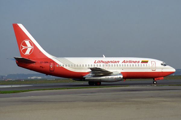 LITHUANIAN AIRLINES BOEING 737 200 AMS RF 1069 15.jpg
