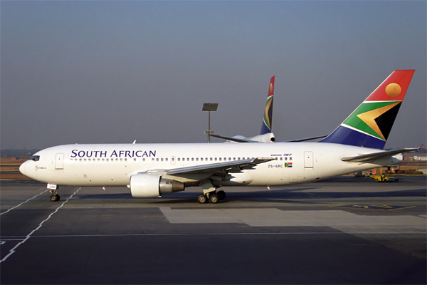 SOUTH AFRICAN BOEING 767 200 JNB RF 1480 4.jpg