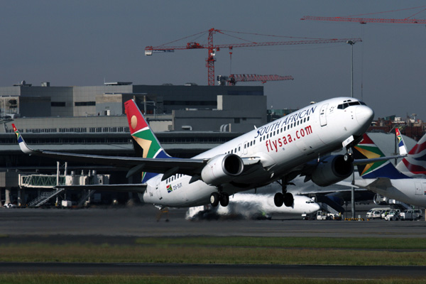 SOUTH AFRICAN BOEING 737 800 JNB RF IMG_0530.jpg