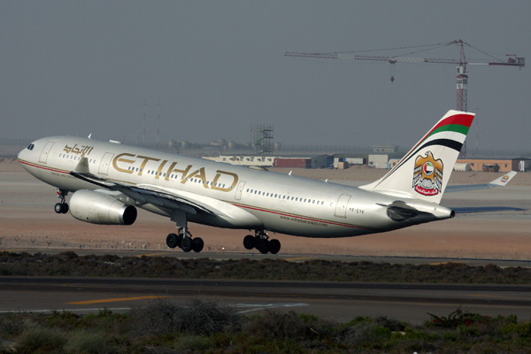 ETIHAD AIRBUS A330 200 AUH RF IMG_0884 .jpg