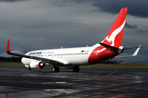 QANTAS BOEING 737 800 HBA RF IMG_0529.jpg