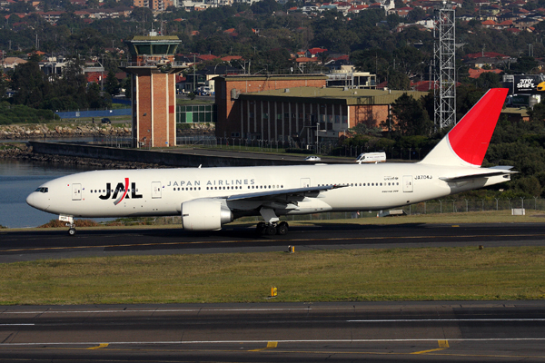 JAPAN AIRLINES BOEING 777 200 SYD RF IMG_1318.jpg