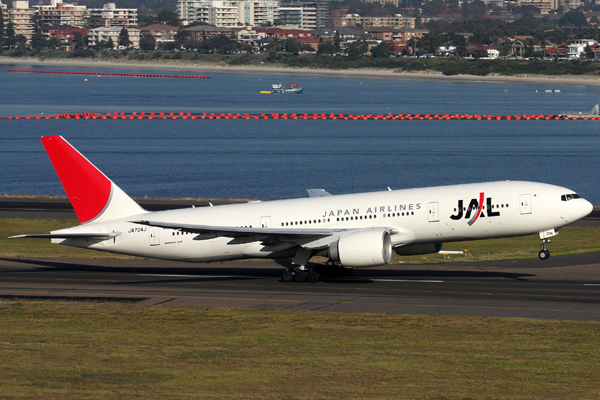 JAPAN AIRLINES BOEING 777 200 SYD RF IMG_1339.jpg