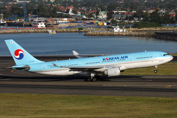 KOREAN AIR AIRBUS A330 200 SYD RF IMG_1275.jpg