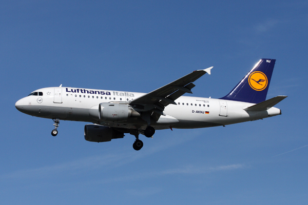 LUFTHANSA ITALIA AIRBUS A319 LHR RF IMG_3689.jpg