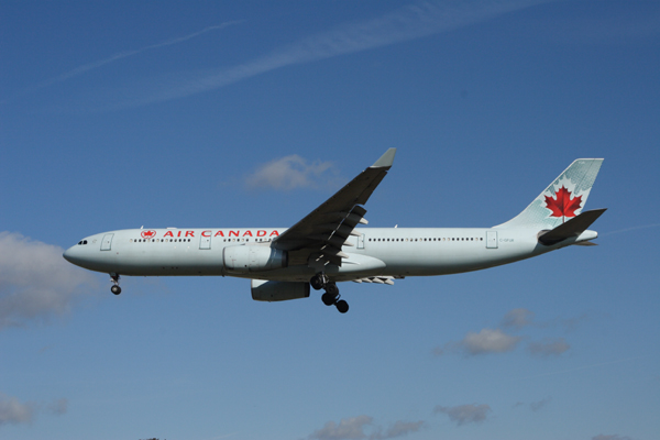 AIR CANADA AIRBUS A330 300 LHR RF IMG_2049.jpg
