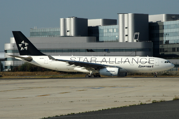 EGYPT AIR AIRBUS A330 200 CDG RF IMG_1981.jpg