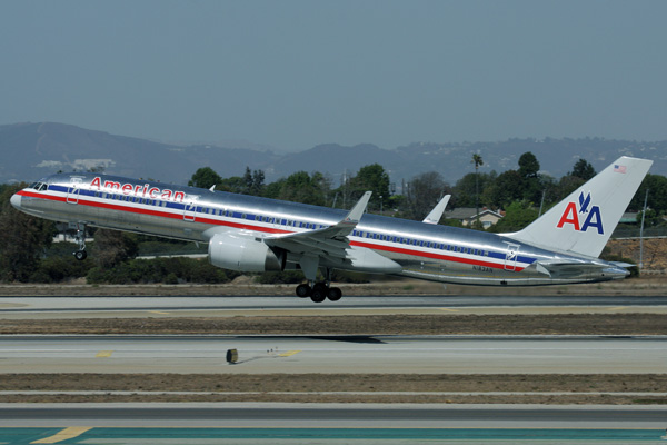 AMERICAN BOEING 757 200 LAX RF IMG_4385.jpg