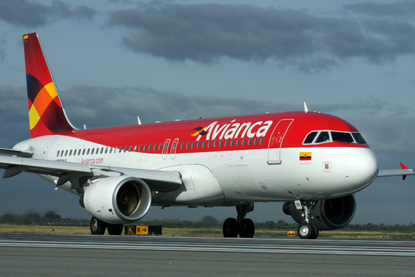 AVIANCA AIRBUS A320 JFK RF IMG_3969.jpg