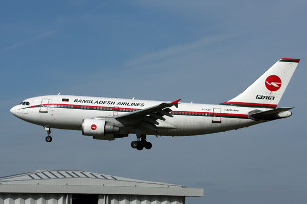 BIMAN BANGLADESH AIRLINES AIRBUS A310 300 LHR RF IMG_3732.jpg