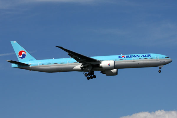KOREAN AIR BOEING 777 300ER JFK RF IMG_3817.jpg