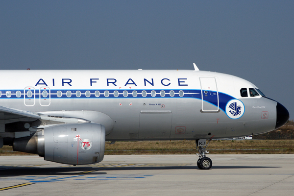 AIR FRANCE AIRBUS A320 CDG RF IMG_1895.jpg