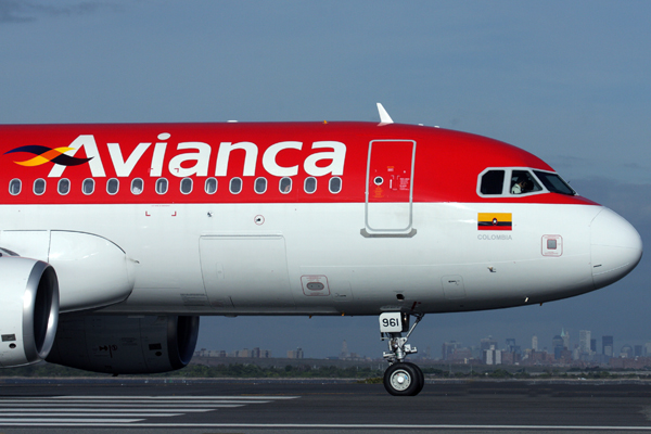 AVIANCA AIRBUS A320 JFK RF IMG_3970.jpg