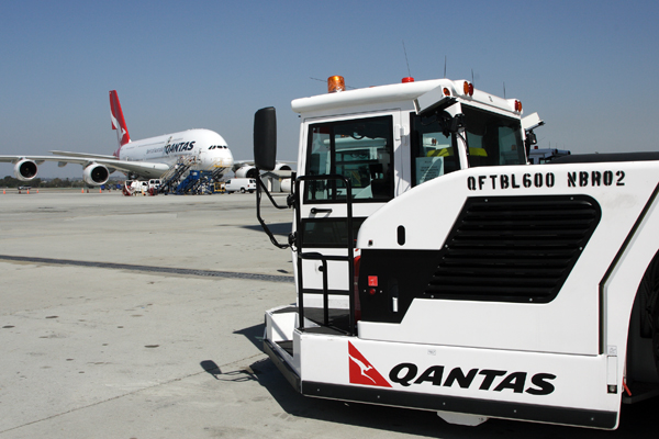 QANTAS A380 TUG LAX RF IMG_2558.jpg