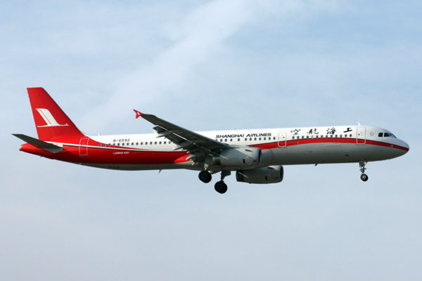 SHANGHAI AIRLINES AIRBUS A321 BJS RF IMG_0227.jpg