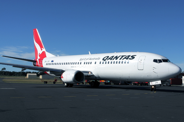 QANTAS BOEING 737 400 HBA RF IMG_1573.jpg