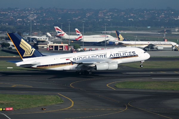 SINGAPORE AIRLINES AIRBUS A380 SYD RF IMG_3977.jpg