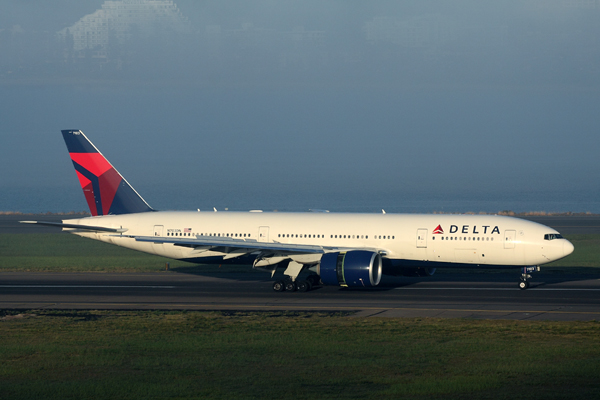 DELTA BOEING 777 200LR SYD RF IMG_3893.jpg