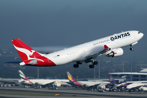 QANTAS AIRBUS A330 200 SYD RF IMG_4031.jpg