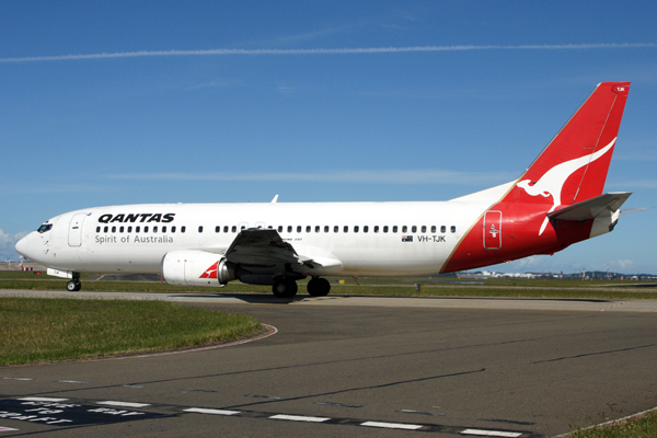 QANTAS BOEING 737 400 SYD RF IMG_3686.jpg