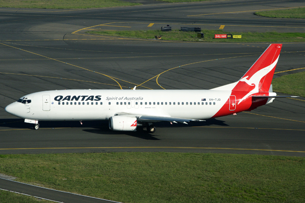 QANTAS BOEING 737 400 SYD RF IMG_3811.jpg