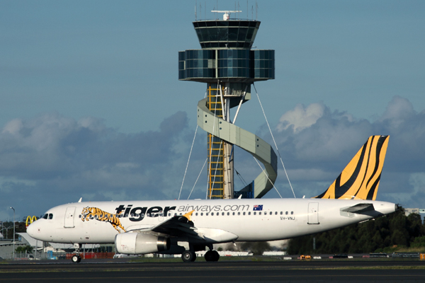 TIGER AIRWAYS AIRBUS A320 SYD RF IMG_3828.jpg