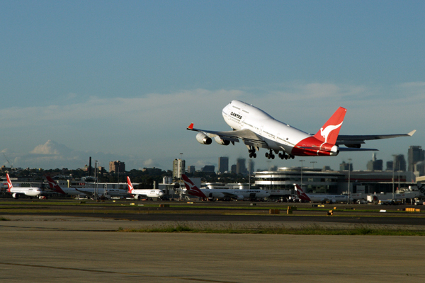 QANTAS BOEING 747 400 SYD RF IMG_3790.jpg