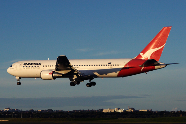 QANTAS BOEING 767 300 SYD RF IMG_3792.jpg