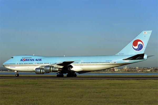KOREAN AIR BOEING 747 200 SYD RF 388 22.jpg