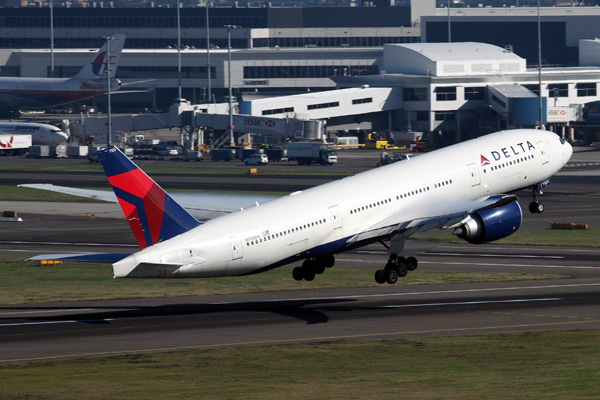 DELTA BOEING 777 200LR SYD RF IMG_4075.jpg