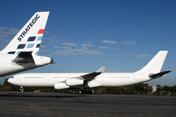 HI FLY AIRBUS A340 300 BNE RF IMG_3862.jpg