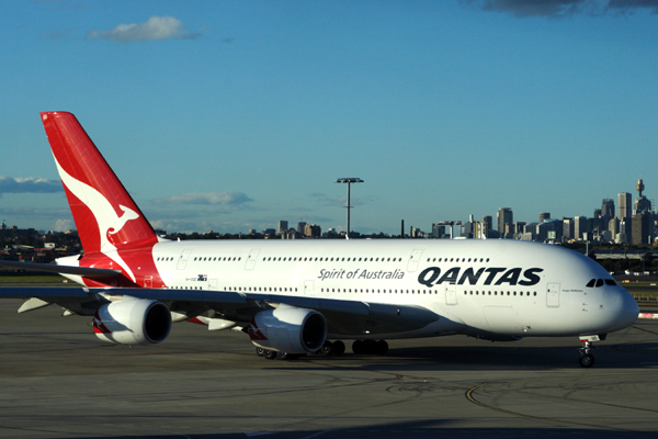 QANTAS AIRBUS A380 SYD RF IMG_5094.jpg