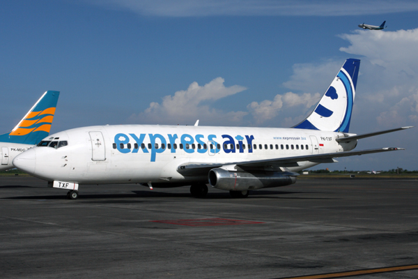 EXPRESS AIR BOEING 737 200 SUB RF IMG_1916.jpg