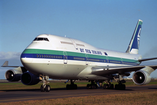 AIR NEW ZEALAND BOEING 747 400 SYD RF 1035 33.jpg