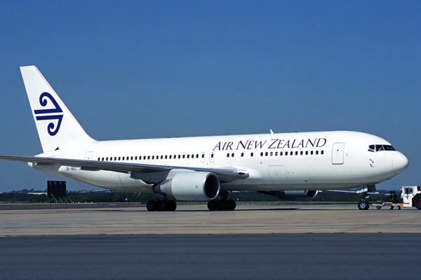 AIR NEW ZEALAND BOEING 767 200 BNE RF 1578 12.jpg