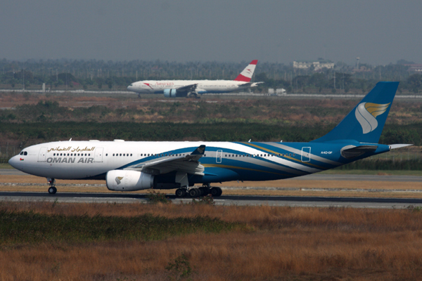 OMAN AIR AIRBUS A330 200 BKK RF IMG_2451.jpg