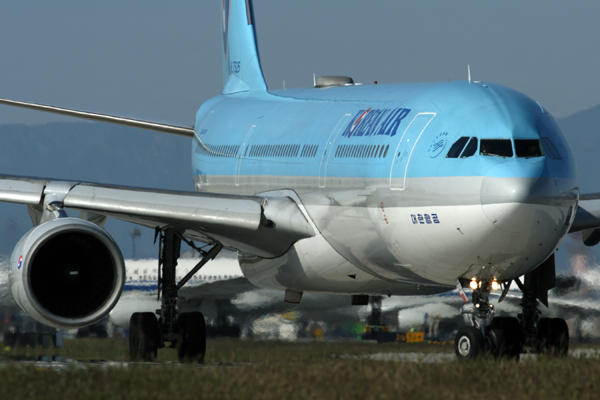 KOREAN AIR AIRBUS A330 200 BJS RF IMG_4328.jpg