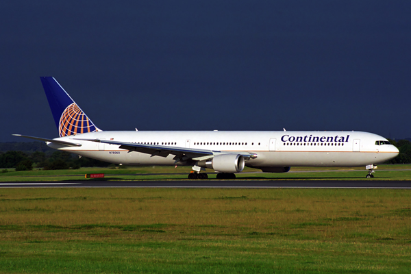 CONTINENTAL BOEING 767 400 MAN RF 1642 2.jpg