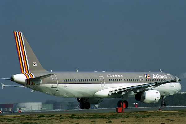 ASIANA AIRBUS A321 ICN RF 1705 32.jpg