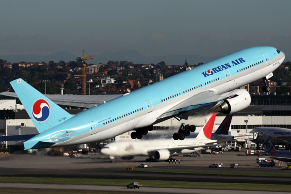 KOREAN AIR BOEING 777 200 SYD RF IMG_0150.jpg