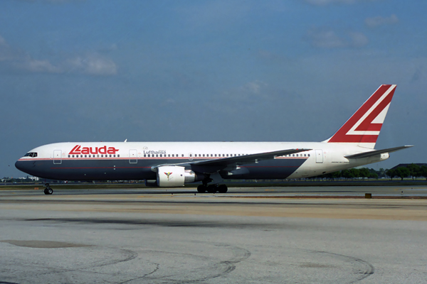 LAUDA BOEING 767 300 BKK RF 856 36.jpg