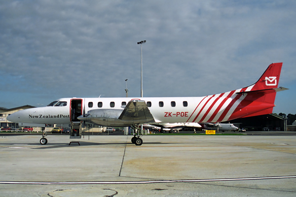 NEW ZEALAND POST METROLINER AKL RF 866 23.jpg