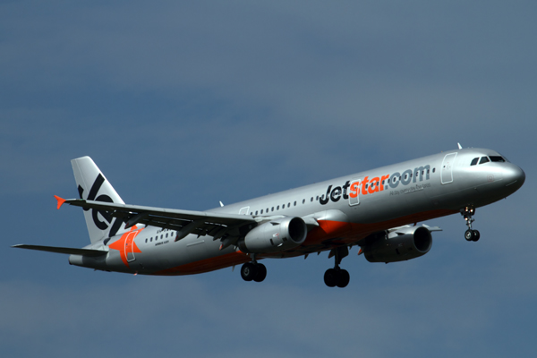JETSTAR AIRBUS A321 MEL RF IMG_1163.jpg