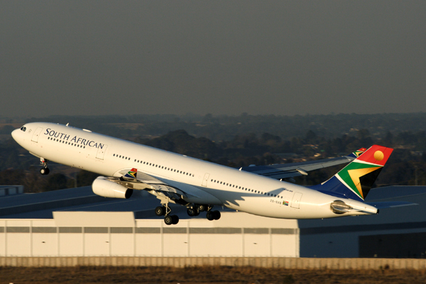 SOUTH AFRICAN AIRBUS A340 300 JNB RF IMG_0654.jpg