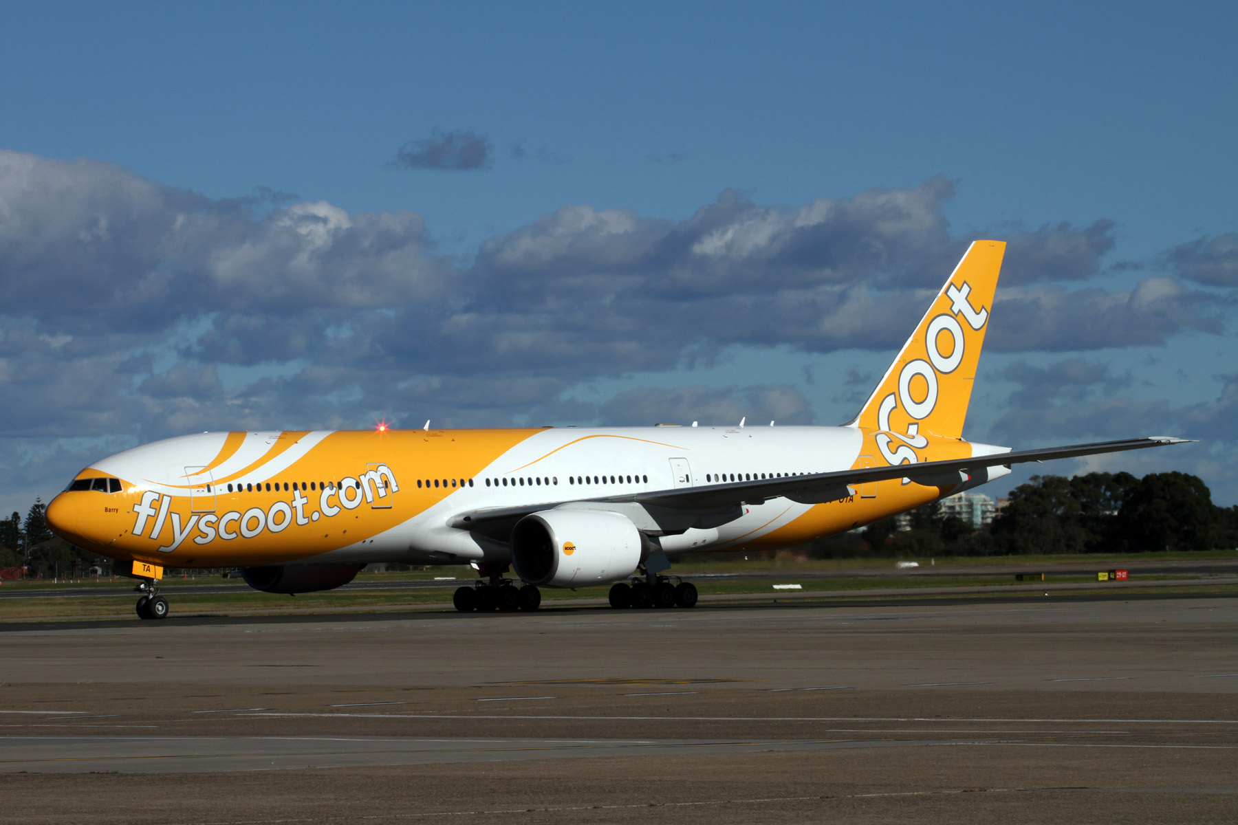 SCOOT BOEING 777 200 SYD RF IMG_3813.jpg